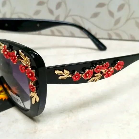 New! Vintage-Style Sunglasses with Sculpted Floral Detail - Black - Picture 2 of 4